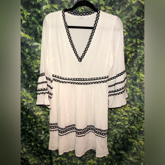 White Dress with Black Trim - Picture 7 of 16